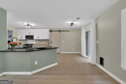 8011 Huntcliff Road, Woodstock, GA 30189 - Photo 12