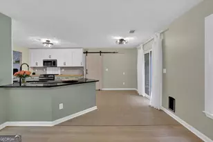 8011 Huntcliff Rd, Woodstock, GA 30189 - Photo 12