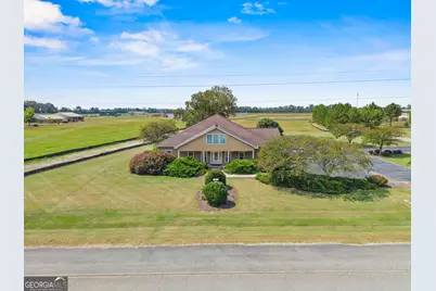 1135 E Hiawatha Street, Metter, GA 30439 - Photo 1