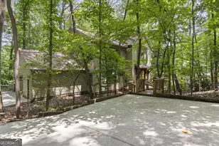 3886 Harts Mill Ln, Brookhaven, GA 30319 - Photo 2