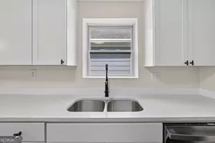 718 W 51st St, Savannah, GA 31405 - Photo 10