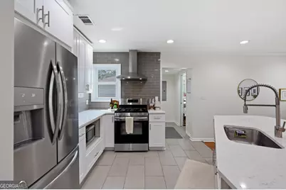 209 E 65th Street, Savannah, GA 31405 - Photo 16