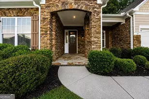1067 Creekwood Cir, Madison, GA 30650 - Photo 2