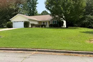 124 Hawthorn Dr, Carrollton, GA 30116 - Photo 2