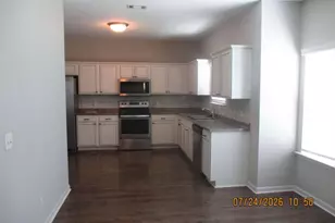 1252 Evergreen Trl, Hinesville, GA 31313 - Photo 4