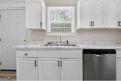 1070 Forrest Avenue, Stone Mountain, GA 30083 - Photo 12