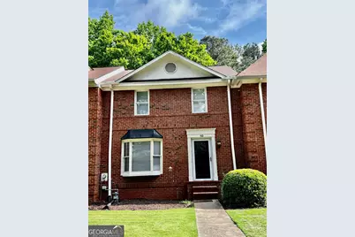 10 E Huntington Place  Drive Drive, Sandy Springs, GA 30350 - Photo 2