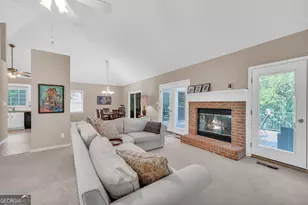131 Sunrise Dr, Lavonia, GA 30553 - Photo 4