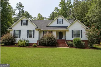 302 W Lakeview Drive NE, Milledgeville, GA 31061 - Photo 1