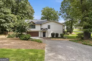 2661 NE Sheila Ln NE, Marietta, GA 30062 - Photo 2