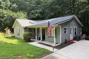 115 Summer Ln, Nicholson, GA 30565 - Photo 2