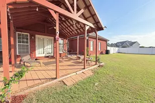 211 Broad Mdws Rd, Dublin, GA 31021 - Photo 2