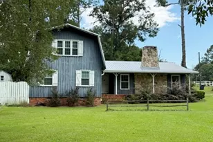 817 Golf Dr, Swainsboro, GA 30401 - Photo 1