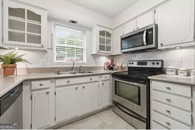 73 Montre Square, Atlanta, GA 30327 - Photo 8