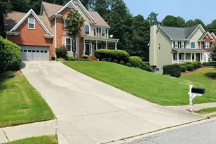 622 Shady Willow Ln, Loganville, GA 30052 - Photo 2