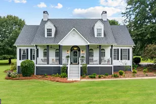 10 Highland Park Dr, Sharpsburg, GA 30277 - Photo 1