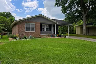 223 Meadowridge Dr, Warner Robins, GA 31093 - Photo 2