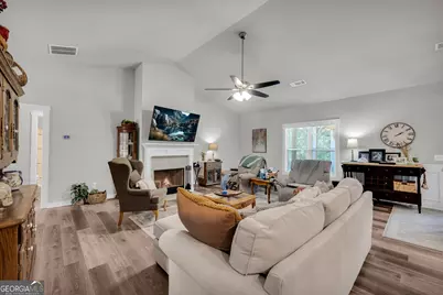 237 N Point Circle, Hartwell, GA 30643 - Photo 6