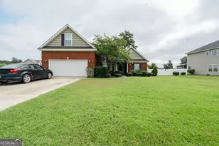 601 Red Oak Ln, Hinesville, GA 31313 - Photo 2