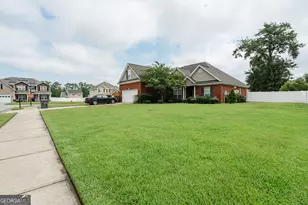 601 Red Oak Ln, Hinesville, GA 31313 - Photo 1