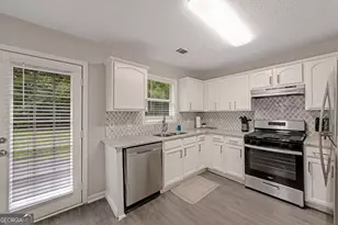 6839 Sandy Creek Dr, Riverdale, GA 30274 - Photo 8