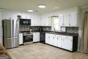 307 Pinewood Dr, Dublin, GA 31021 - Photo 10