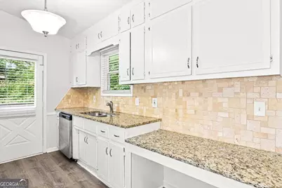949 Falconcrest Drive, Lawrenceville, GA 30043 - Photo 6