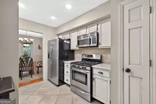 868 Edgewater Cir, Marietta, GA 30062 - Photo 6