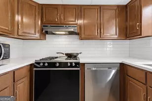 276 Lakemoore Dr NE, Atlanta, GA 30342 - Photo 10