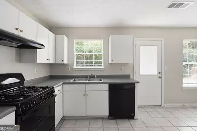 5816 Wellborn Creek Drive, Lithonia, GA 30058 - Photo 14