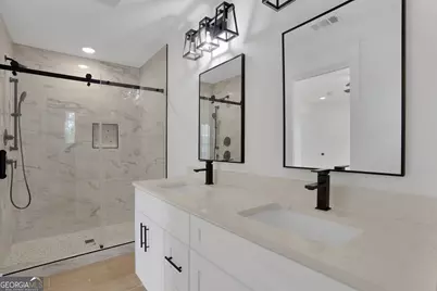 615 E 38th Street, Savannah, GA 31401 - Photo 22
