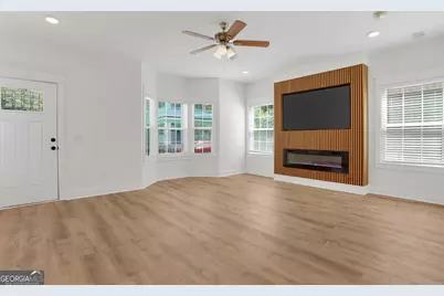 615 E 38th Street, Savannah, GA 31401 - Photo 8