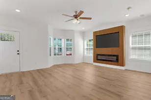 615 E 38th St, Savannah, GA 31401 - Photo 8