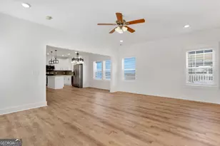 615 E 38th St, Savannah, GA 31401 - Photo 10