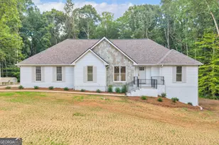 150 Indian Bluff Dr, Sharpsburg, GA 30277 - Photo 1