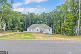 150 Indian Bluff Dr, Sharpsburg, GA 30277 - Photo 2