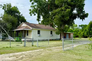 31 Currie St, Hazlehurst, GA 31539 - Photo 1