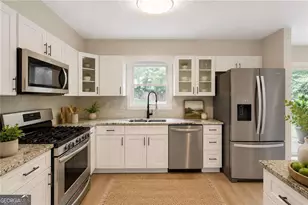235 Barrington Dr E, Roswell, GA 30076 - Photo 4