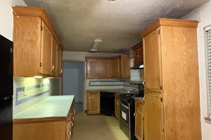 6051 Ledgewood Dr, Forest Park, GA 30297 - Photo 6