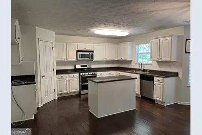 10 New York Avenue, Sharpsburg, GA 30277 - Photo 2