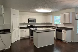 10 New York Ave, Sharpsburg, GA 30277 - Photo 2