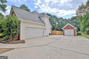 235 Manor Dr, Fayetteville, GA 30215 - Photo 4