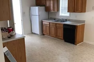 180 Waters Edge Dr, Locust Grove, GA 30248 - Photo 2