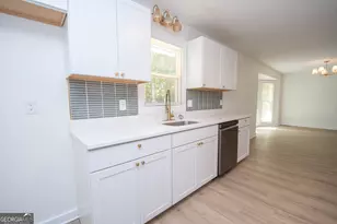 240 Hearthstone Dr W, Newnan, GA 30263 - Photo 16