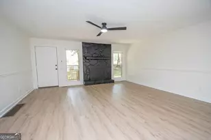 240 Hearthstone Dr W, Newnan, GA 30263 - Photo 8
