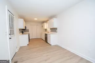 240 Hearthstone Dr W, Newnan, GA 30263 - Photo 12