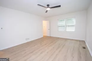 240 Hearthstone Dr W, Newnan, GA 30263 - Photo 18
