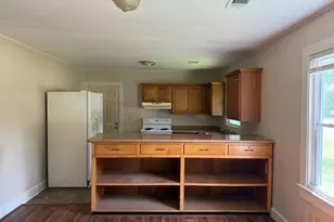 135 Fairview Ave, Hartwell, GA 30643 - Photo 2
