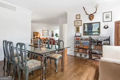 2575 Peachtree Rd NE 2E, Atlanta, GA 30305 - Photo 10