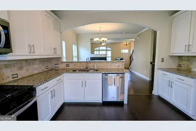 7395 Glisten Avenue, Sandy Springs, GA 30328 - Photo 8